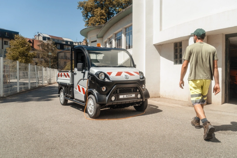 Autovehicule care pot fi conduse de la 16 ani cu permis B1 - E-Truck E-truck plateau ridelles 3.jpg